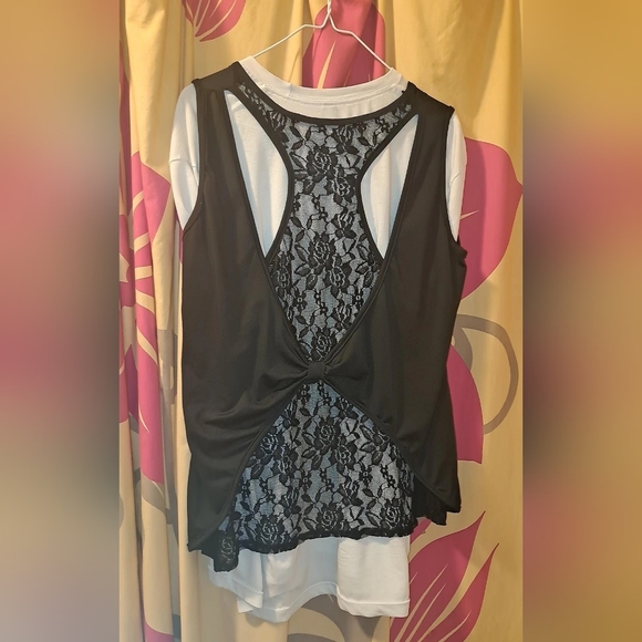 Silky tank top with lace open back - Picture 4 of 4